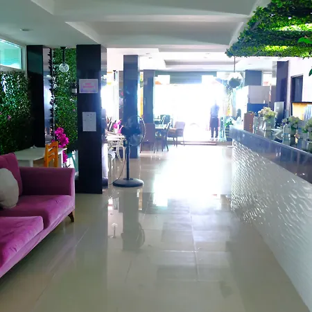 The Beach Front Resort, Pattaya-2